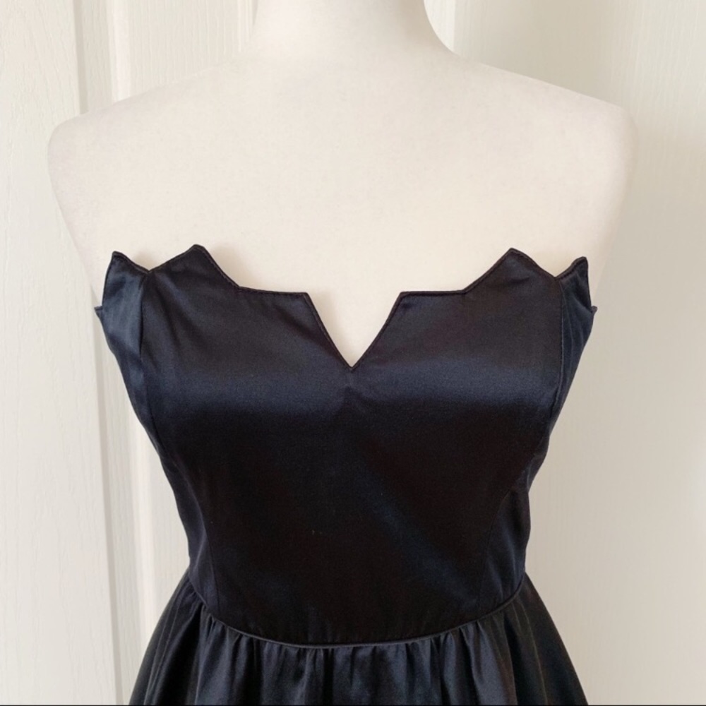 Nasty Gal keepsake satin strapless dress sz. 6 - Picture 6 of 8